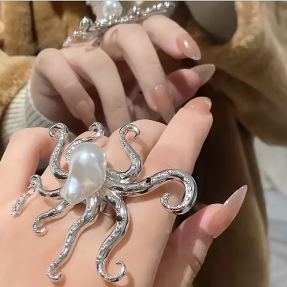 Octopus Statement Pearl Adjustable Ring - Picture 10 of 13